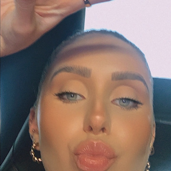 Meet your Posher, Isabelle - Picture 2 of 2